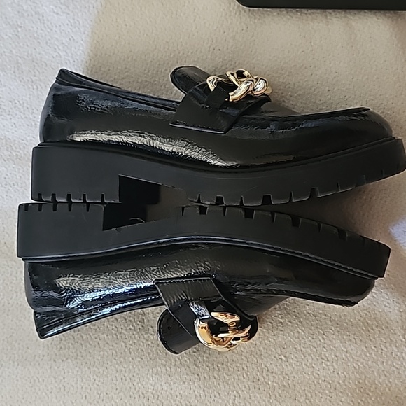 AWESOME SODA 90S STYLE CHAIN LUG PATENT LEATHER LOAFERS - Picture 6 of 9